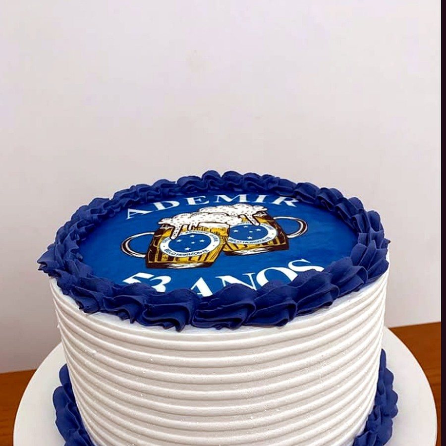 Bolo azul e branco
