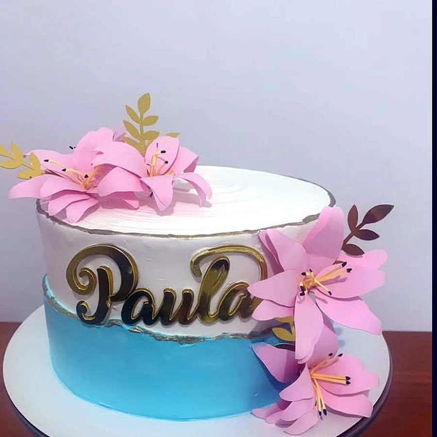 Bolo delicado com flores