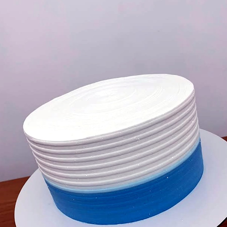 Bolo branco e azul