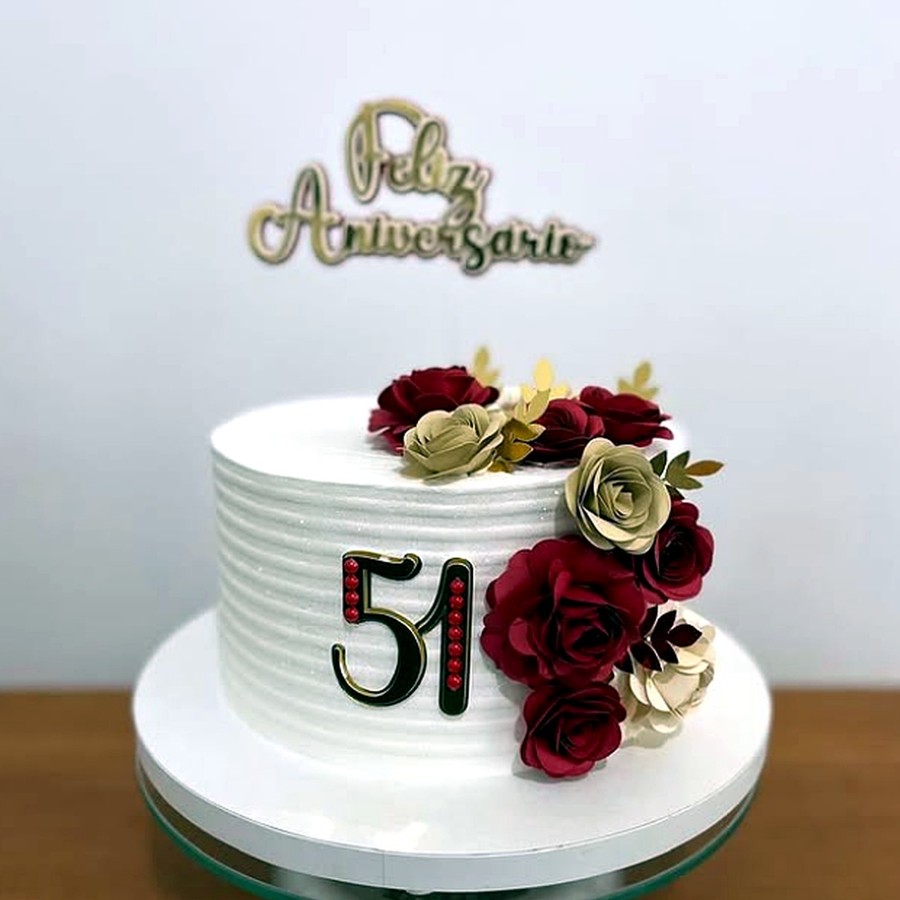 Bolo elegante de aniversário